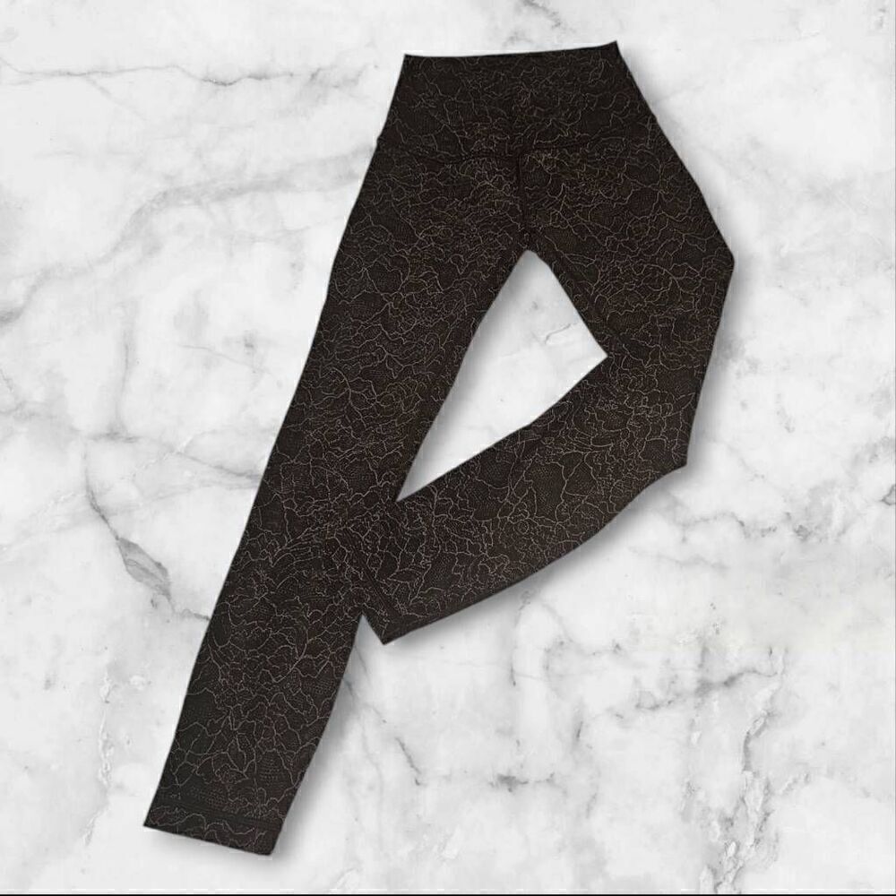 Lululemon Size 4 Black Floral Wunder Under 25"